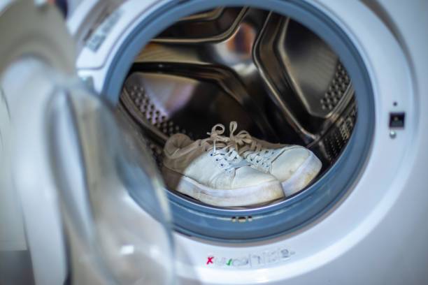Чи можна прати кросівки у пральній машині?