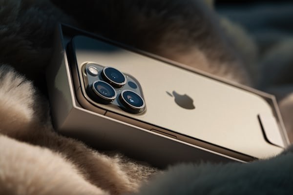 5 причин купить iPhone 16 Pro Max Desert Titanium