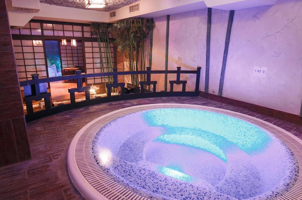 Зона для релаксации и SPA-услуг в отеле Цунами