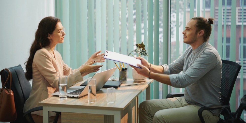 Коли приватній особи або бізнесу потрібен професійний переклад – усі випадки